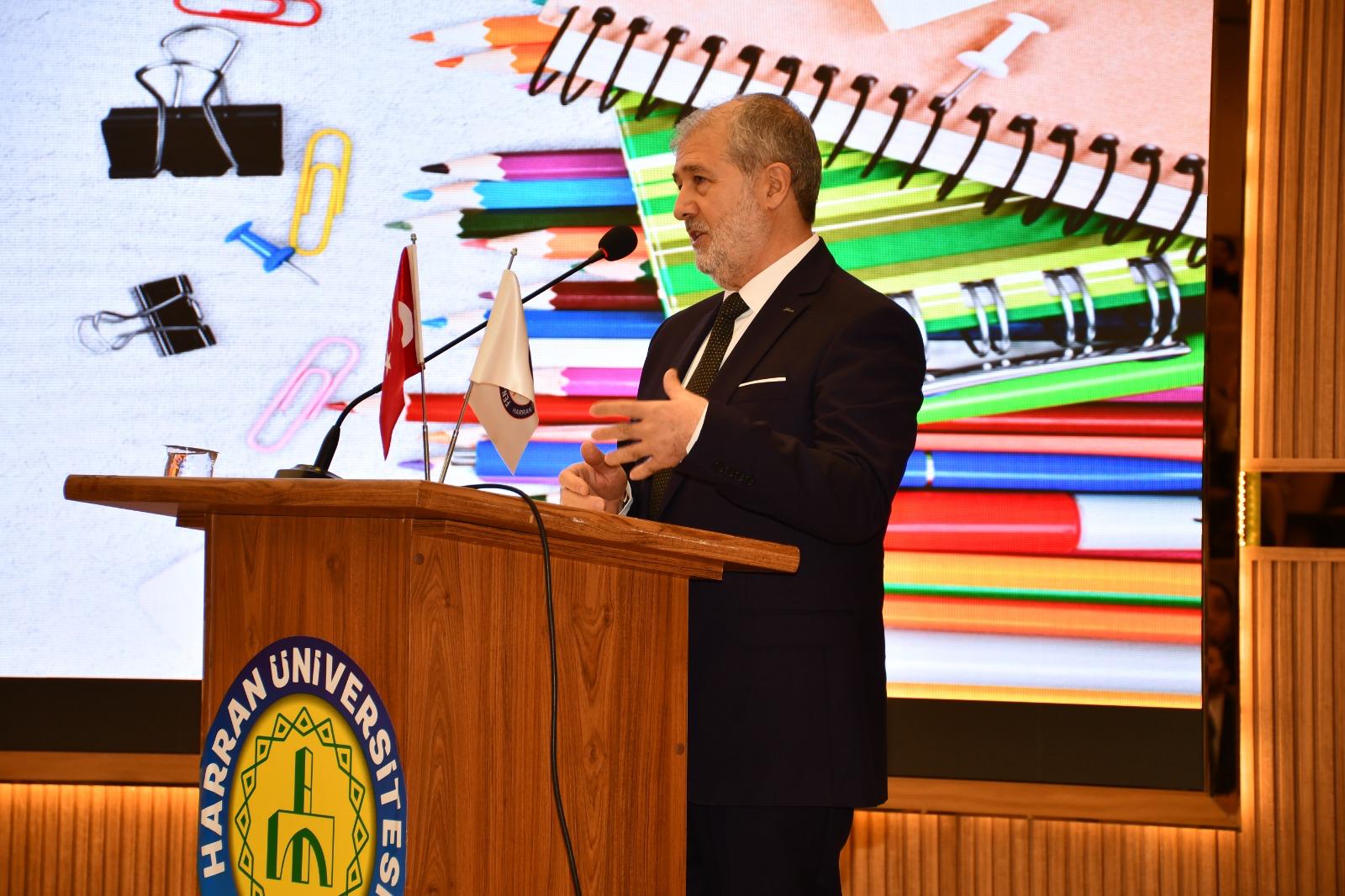 Fakülte Dekanımız Prof. Dr. Ömer Sabuncu Öğretmen Günü Münasebetiyle  Eğitim Fakültesi’nde Sunum Yaptı